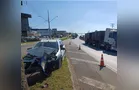 Colisão entre carro e caminhão deixa condutor ferido em PG