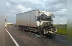 Motorista fica gravemente ferido após colidir na traseira de caminhão