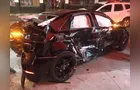 Carro atinge parede de estabelecimento após colisão no Centro de PG