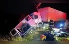 Nove pessoas morrem após van colidir com carreta na BR-251