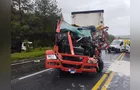 Colisão entre caminhões e carro na BR-277 deixa um ferido em Palmeira