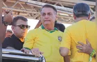 Recém-operado, Bolsonaro chega a ato pró-anistia em Brasília