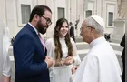 Casal brasileiro é um dos primeiros a receber bênção de Papa Leão XVI