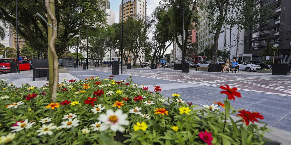 Nota Paraná: prêmios de R$ 100 mil e R$ 50 mil são sorteados para Curitiba - Praça da Ucrânia, no bairro Bigorrilho em Curitiba