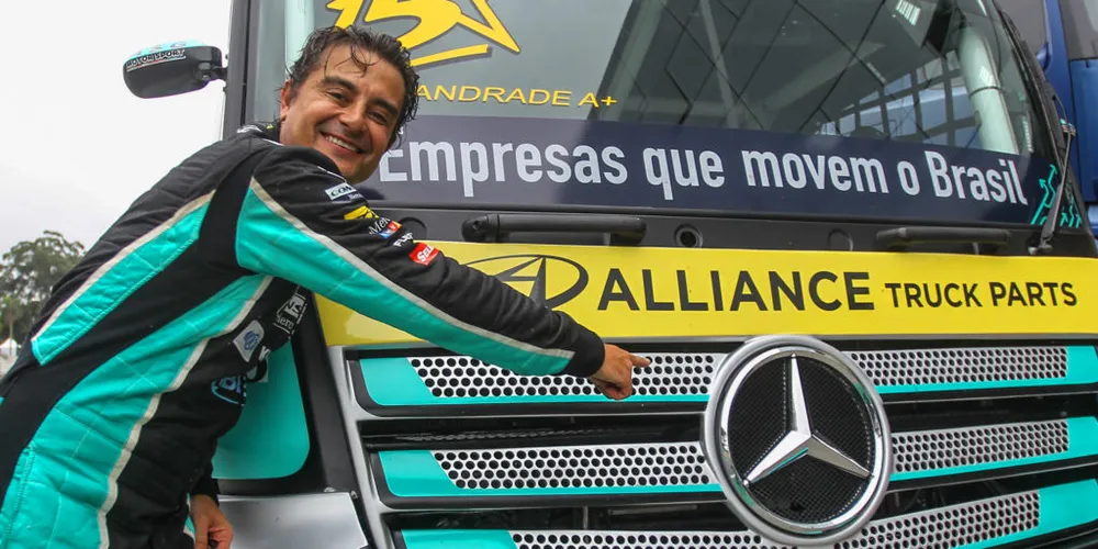 O piloto Roberval Andrade é bicampeão da Fórmula Truck e campeão da Copa Truck
