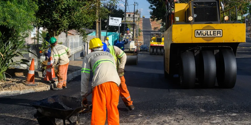 Foram asfaltadas as ruas Dr. Estevam Ribeiro de Souza, Professor Dr. Estevam Zeve Coimbra, Sebastião Nascimento, Valentim Guzzo e Professor Coelho e Souza, além da Perimetral da BR-376
