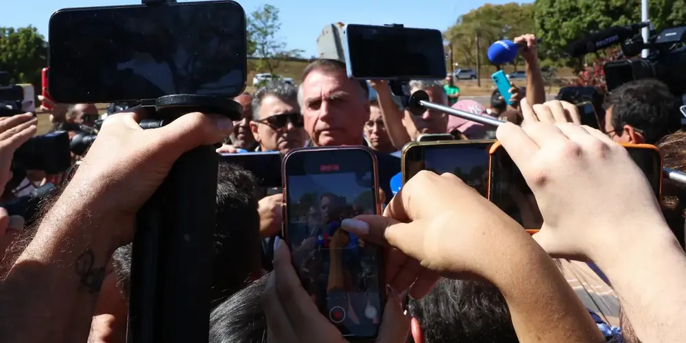 Ele afirmou que nunca pensou em sair do país ou se asilar em alguma embaixada de Brasília, acrescentando ainda que “sair do país é a coisa mais fácil que tem”