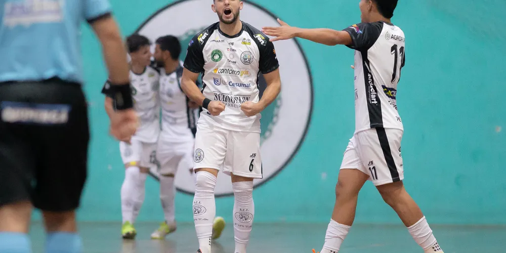 O jogo terminou em 2 a 2