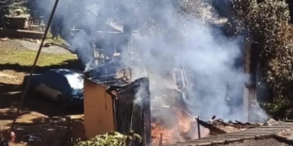 O incêndio ocorreu em Campo Largo