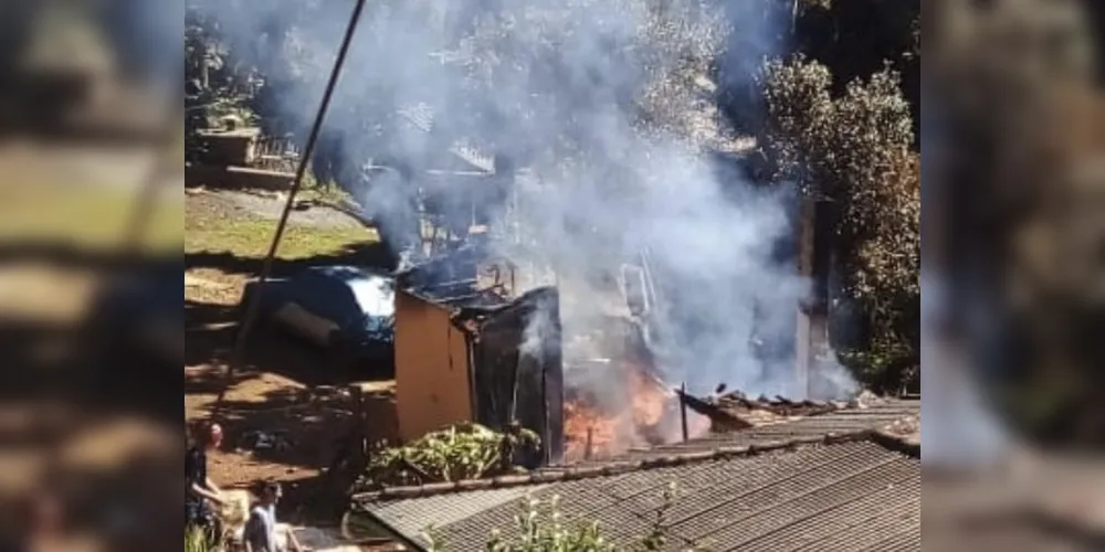 O incêndio ocorreu em Campo Largo