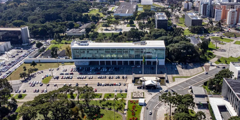 Paraná amplia 615 vagas em concursos públicos para fortalecer quadro funcional