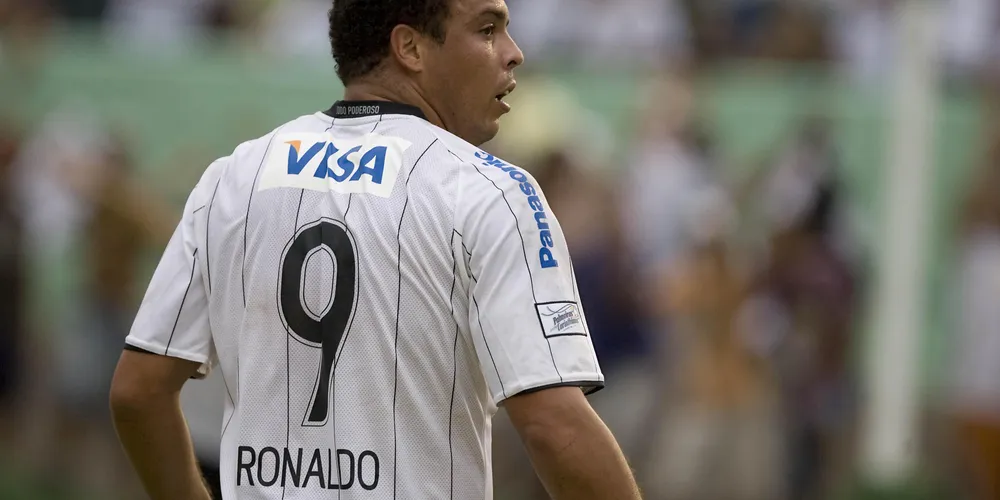 Ronaldo com a camisa do Corinthians em 2009