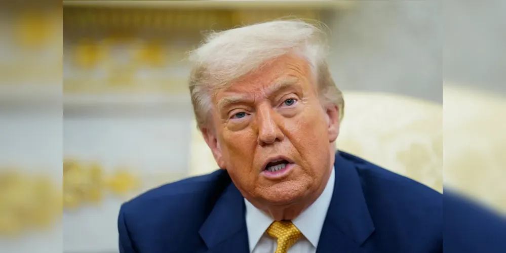 Trump assina ordem de tarifa de 50% ao Brasil