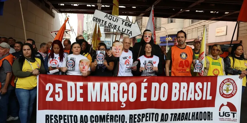 Ato de trabalhadores na 25 de Março repudia interferência de Donald Trump
