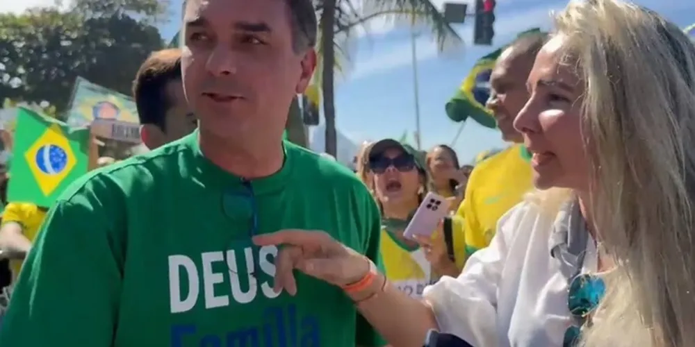 O senador Flávio Bolsonaro participou de ato em apoio ao ex-presidente Jair Bolsonaro