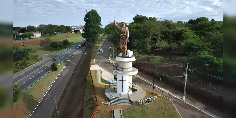 Localizado às margens da PR-092, o Mirante foi construído de forma estratégica para aumentar sua visibilidade