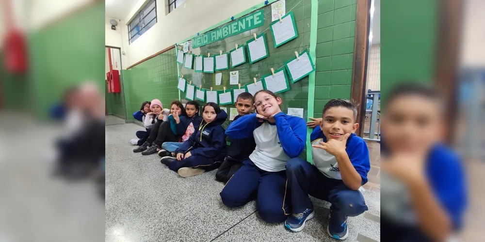 A turma aproveitou os conhecimentos obtidos para confeccionaram poemas, cartazes e folhetos