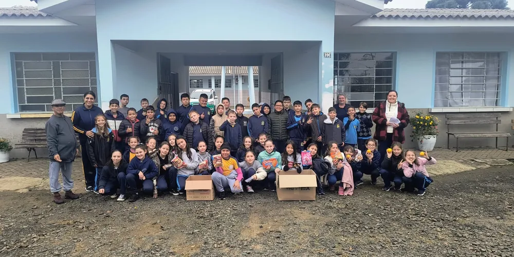 A visita ao Lar Acelino foi o ponto final de um extenso e cuidadoso trabalho dos alunos