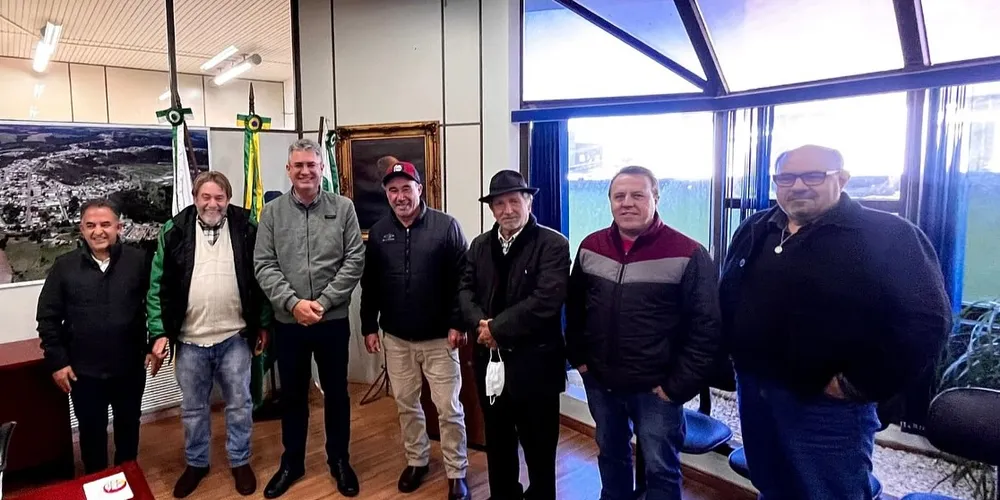 Ivanor Müller, Julio Küller e demais lideranças municipais estiveram reunidas