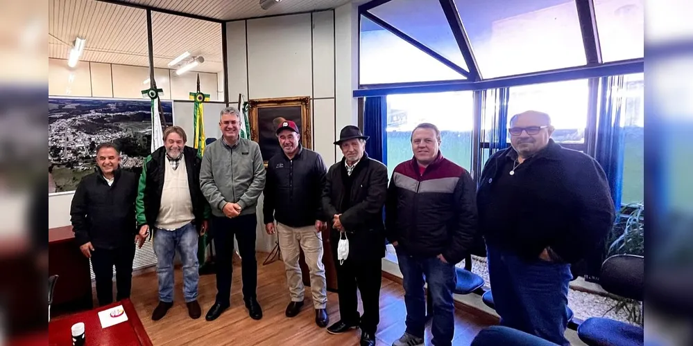 Ivanor Müller, Julio Küller e demais lideranças municipais estiveram reunidas
