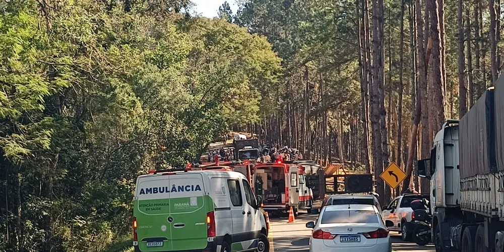 Grave acidente deixa três pessoas feridas na PR-239 em Reserva