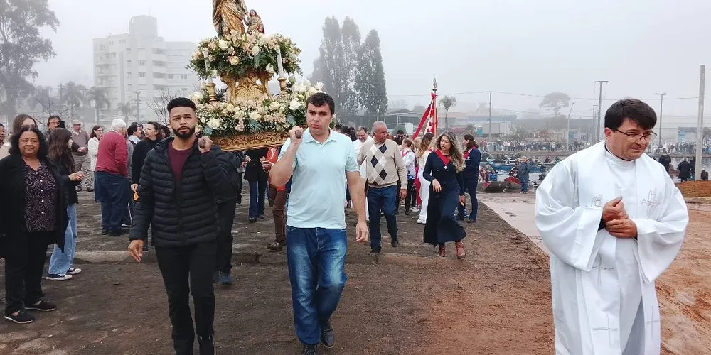 Nossa Senhora Sant'Ana foi transportada por várias ruas da região central, até ser levada à Igreja Matriz