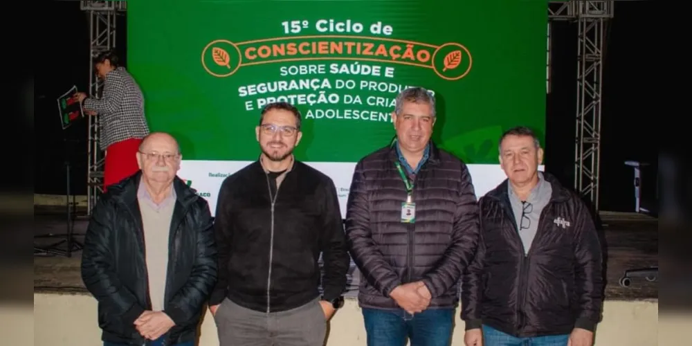 O prefeito Douglas Modesto e demais lideranças municipais estiveram presentes no evento