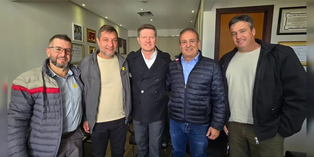 Christiano Borges, Santin Roveda, Moacyr Fadel e demais lideranças de Curiúva estiveram reunidos