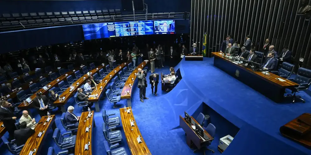 Senado aprova nova tabela do IR que isenta quem recebe até dois salários mínimos