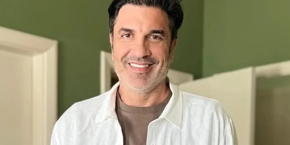 O apresentador contou que, no primeiro momento, fez um procedimento para a retirada de uma pedra no rim que tinha descido para o canal. Outros exames teriam detectado outros cálculos nos dois rins e um tumor de 2 cm no pâncreas