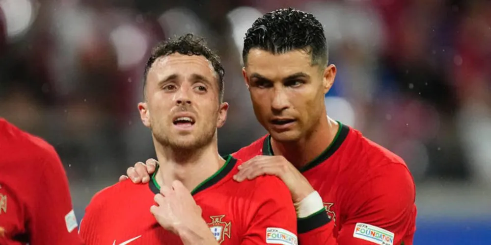 Cristiano lamentou a morte do companheiro de seleção nas redes sociais