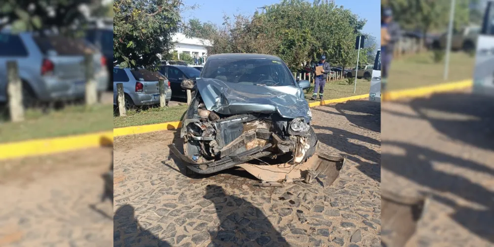 VW Fox bateu no caminhão oficial