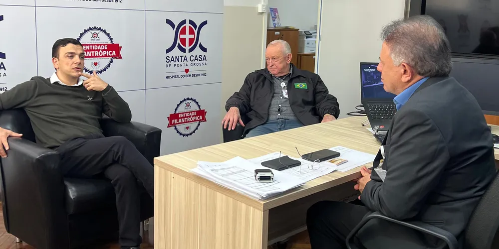 Deputado federal esteve reunido com Emílio Ziepermann e Juarez Carvalho, provedores da instituição