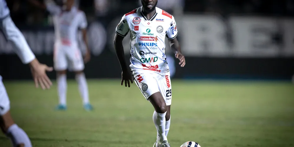 Allano em jogo pelo Fantasma