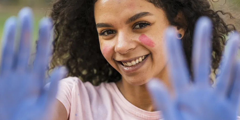 A instituição trabalha com oficinas de música, dança, artes, esportes e recreação, sempre fortalecendo o vínculo familiar e comunitário