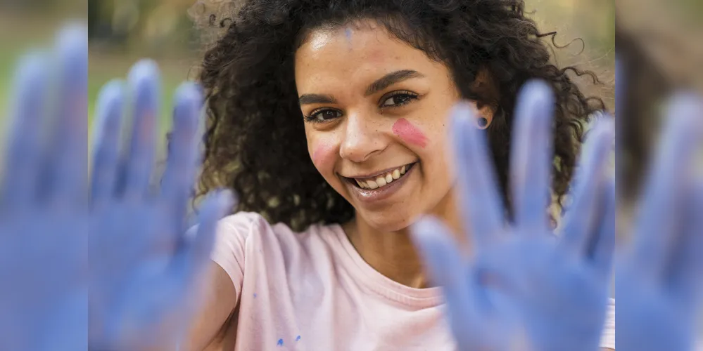A instituição trabalha com oficinas de música, dança, artes, esportes e recreação, sempre fortalecendo o vínculo familiar e comunitário