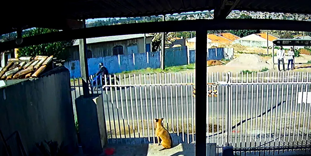 Carro e moto colidiram na rua Neci Nunes Ferreira