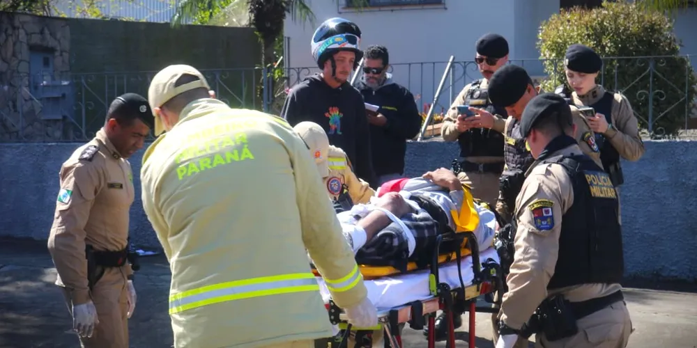 Equipes do Corpo de Bombeiros encaminharam a vítima ao hospital