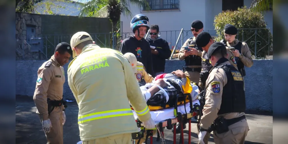 Equipes do Corpo de Bombeiros encaminharam a vítima ao hospital
