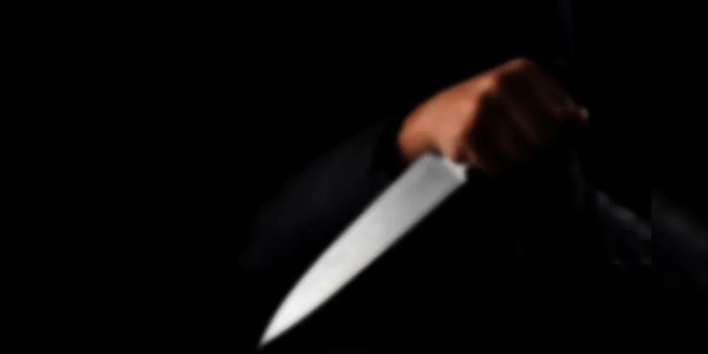 Adolescentes utilizam faca para ameaçar vítima