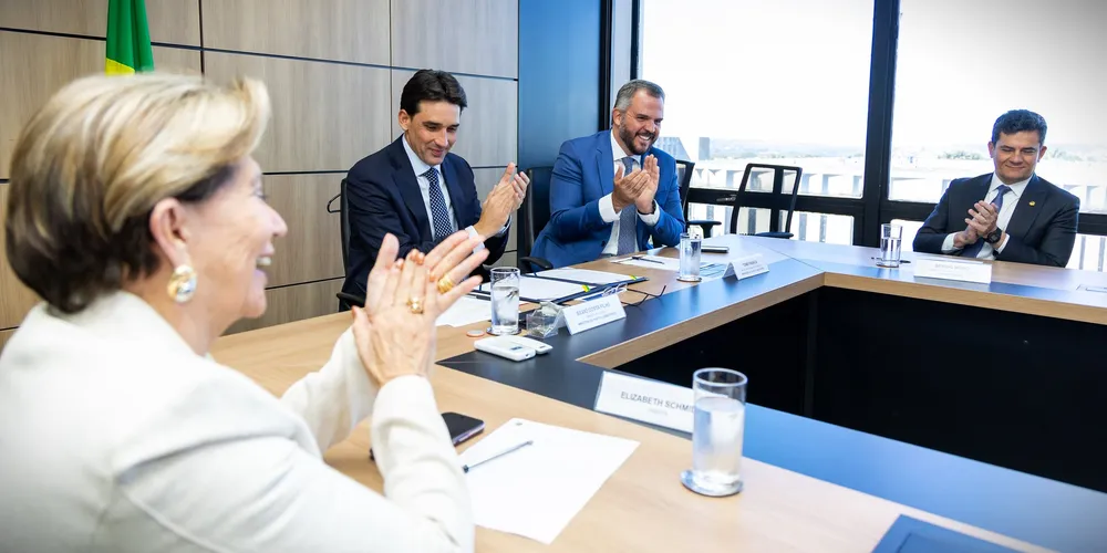 Lideranças assinaram a ordem de serviço nesta terça-feira (1º)