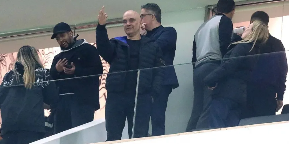 Alexandre de Moraes mostrou o dedo do meio durante o jogo