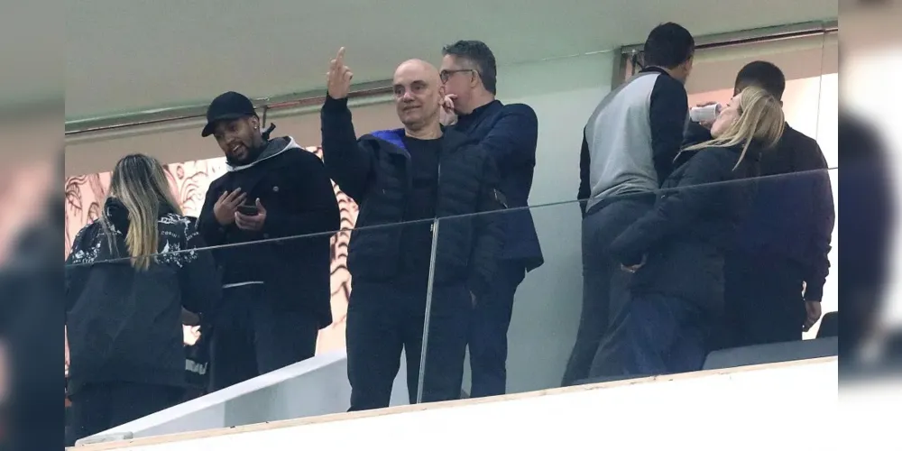 Alexandre de Moraes mostrou o dedo do meio durante o jogo