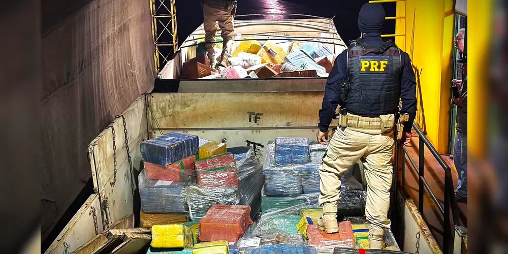Mais de 17 mil quilos de maconha foram apreendidos nesta quinta-feira (26)
