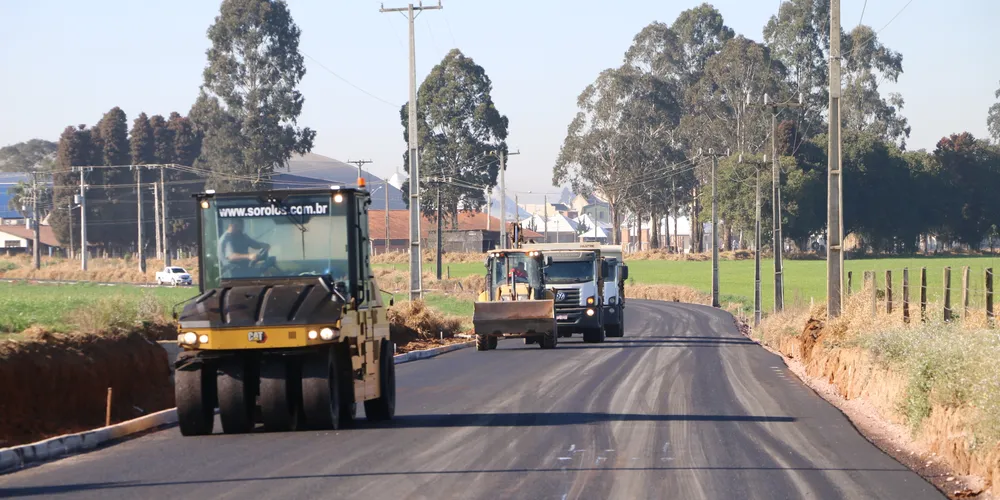 Obra contempla pavimentação, calçadas e ciclofaixa