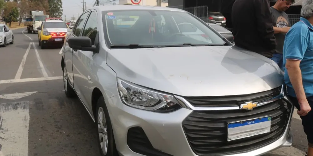 Mulher foi atropelada em lombada elevada; ela está no Hospital Bom Jesus.