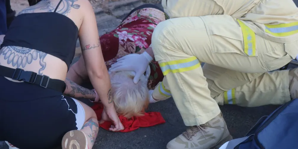 Vítima de 73 anos foi atropelada ao atravessar avenida no Cará-Cará, em Ponta Grossa.