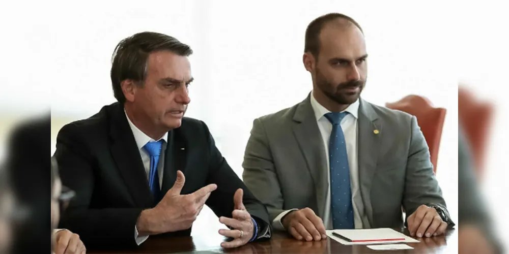 Eduardo e o pai já deram declarações de que o parlamentar seguirá nos Estados Unidos