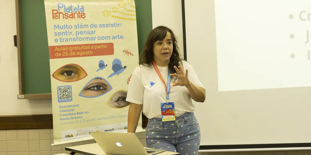 Bruna Bayley, coordenadora geral da Escola de Espectadores do Paraná