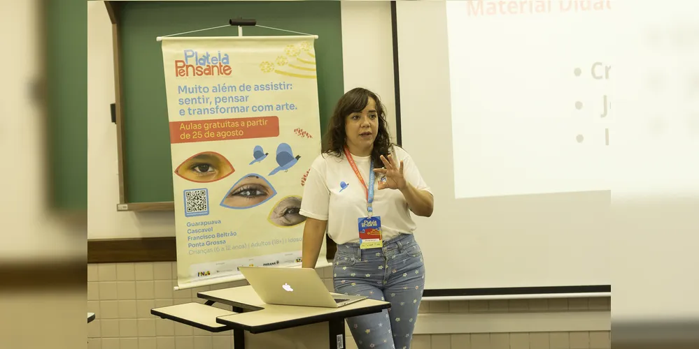 Bruna Bayley, coordenadora geral da Escola de Espectadores do Paraná